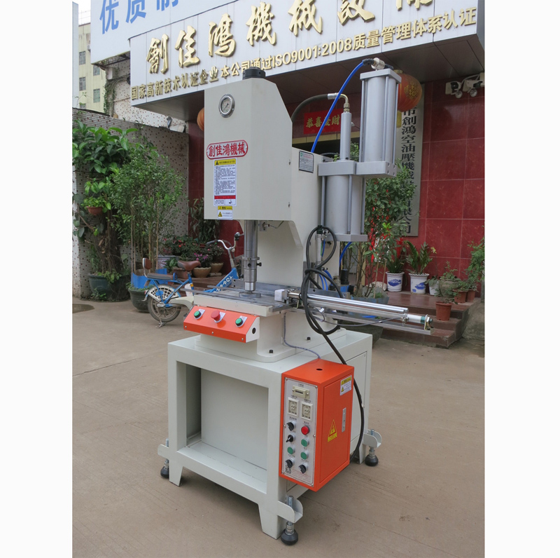 C����������������