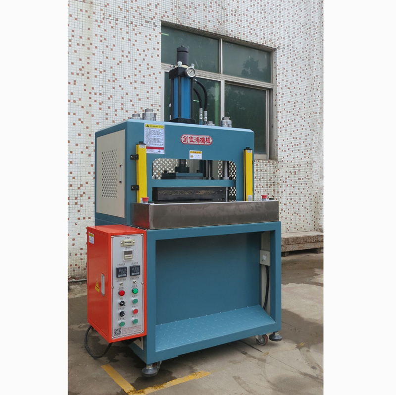 �����͉��l��C